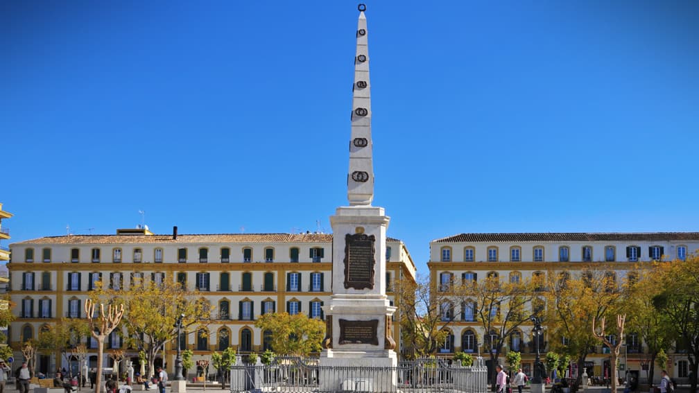 malaga-plaza-de-la-merced-y-obelisco